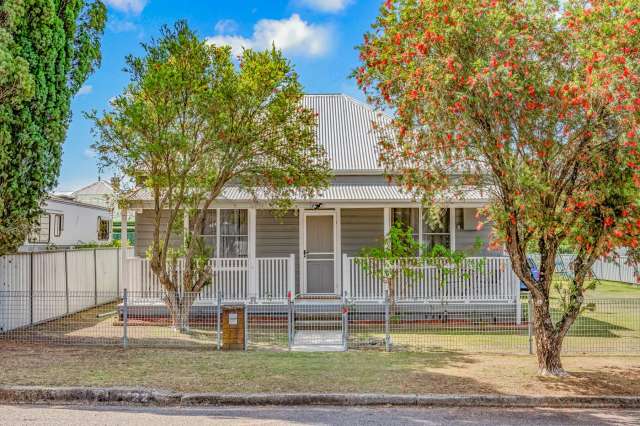 TIDY 3 BEDROOM HOME CLOSE TO TOWN