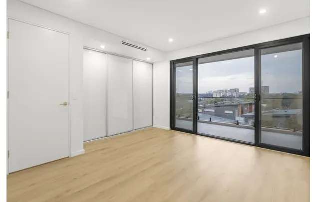 Rent 4 bedroom apartment in North Ryde