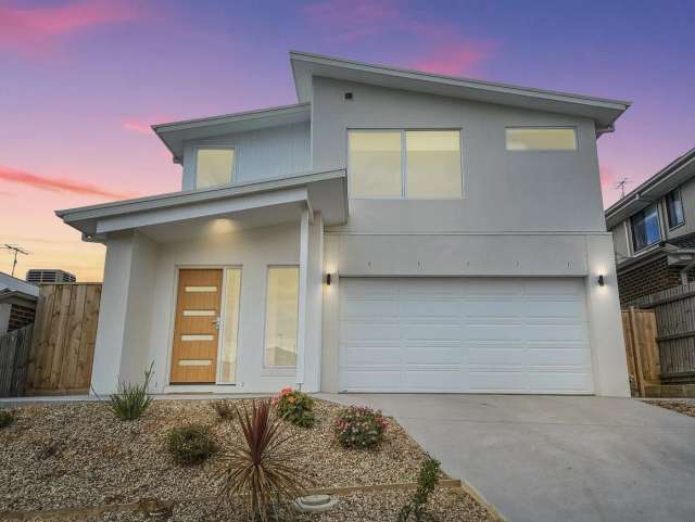 Near New 5 Bedroom Home - 6 month lease