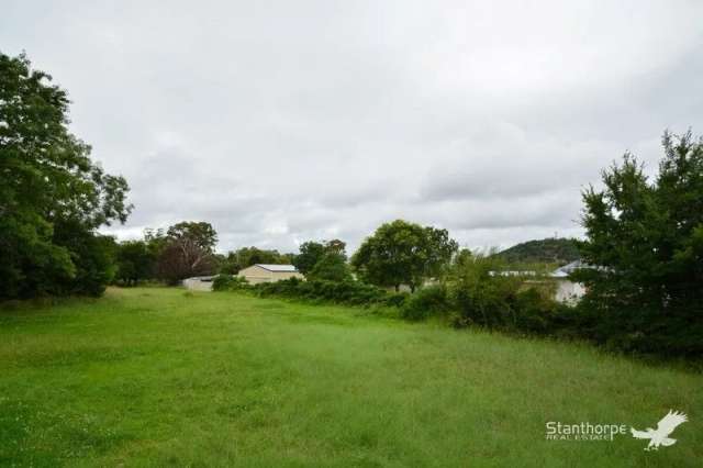 STANTHORPE - 1,191 M2 LEVEL BLOCK WITH VIEWS TO MNT MARLEY