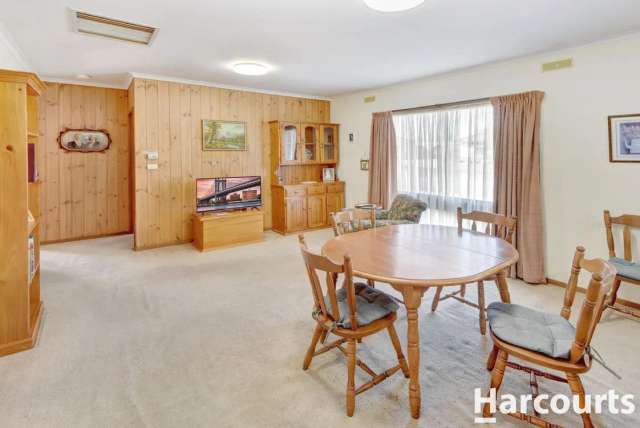 6 Birch Avenue in a quiet pocket of town in Horsham!