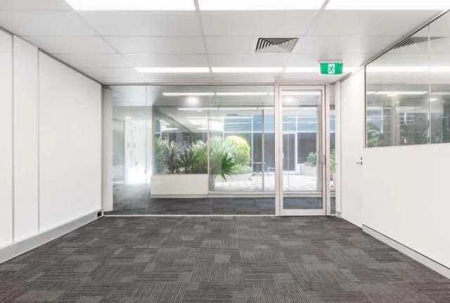 HIGH QUALITY REFURBISHED OFFICE BATHED IN NATURAL LIGHT