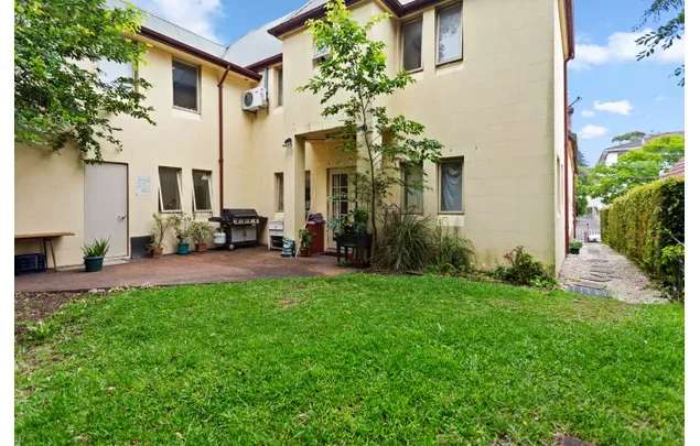 Rent 16 bedroom student apartment in Enmore