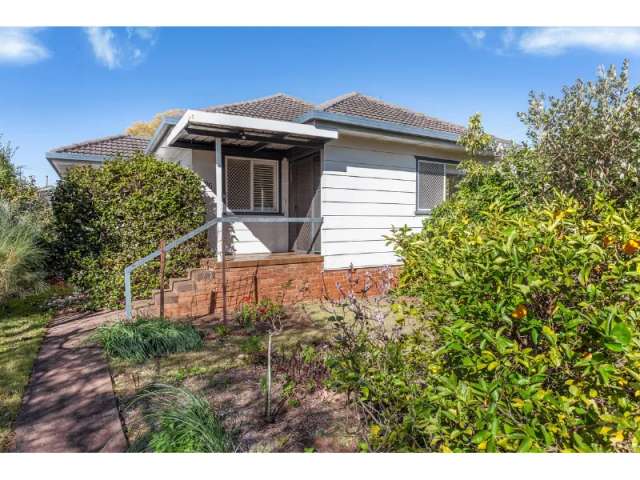 Charming 3-Bedroom Home In Prime East Toowoomba Location!