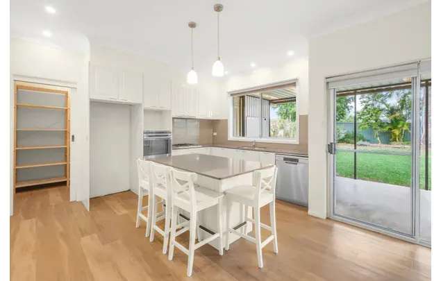 Rent 5 bedroom house in Sydney