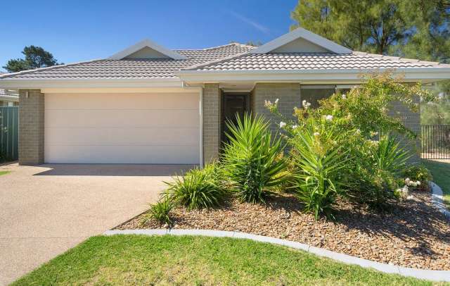 Beautiful Family Home in HUME COUNTRY ESTATE