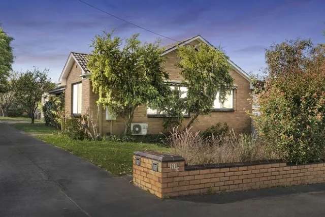 Villa For Sale in Melbourne, Victoria