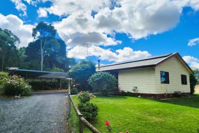 House For Sale in Gordon, Victoria