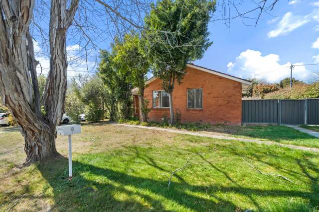 House For Sale in District of Woden Valley, Australian Capital Territory