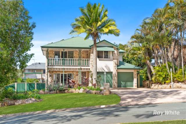 LARGE FAMILY HOME FACING THE KIMBERLEY FOREST PARK