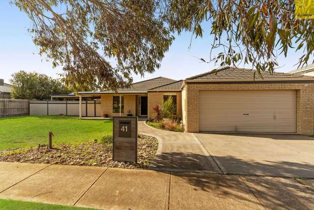 FAMILY HOME ON LARGE PARCEL OF LAND