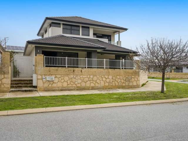 House For Sale in City of Cockburn, Western Australia