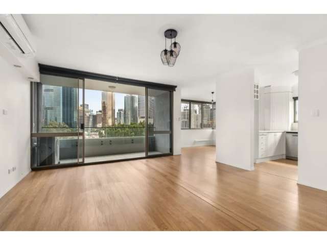 Fantastic City And River Views! Brand New Bathrooms!