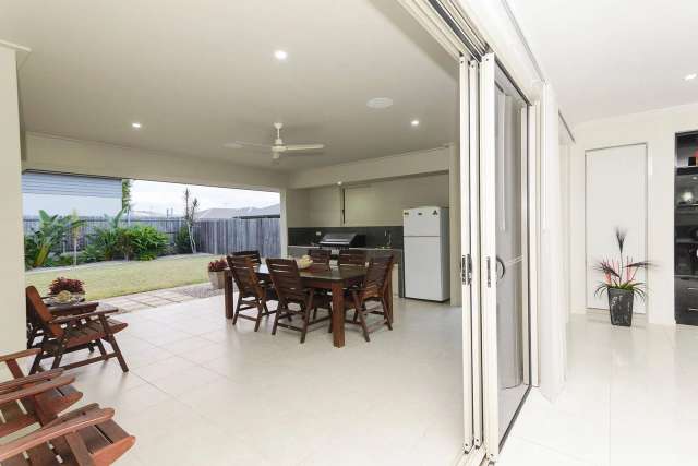 As New Entertainers Executive Home Bargara