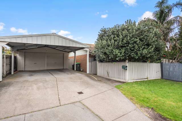 Four-bedroom property in Carrum Downs