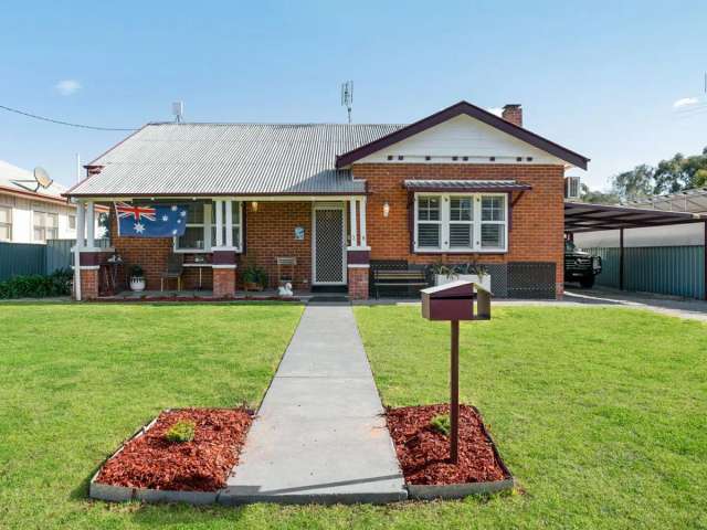 CHARMING VILLAGE COTTAGE