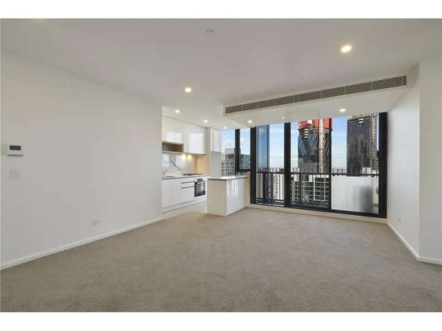 Explore The Best That Melbourne Has To Offer With This Stunning 3 Bedrooms Apartment