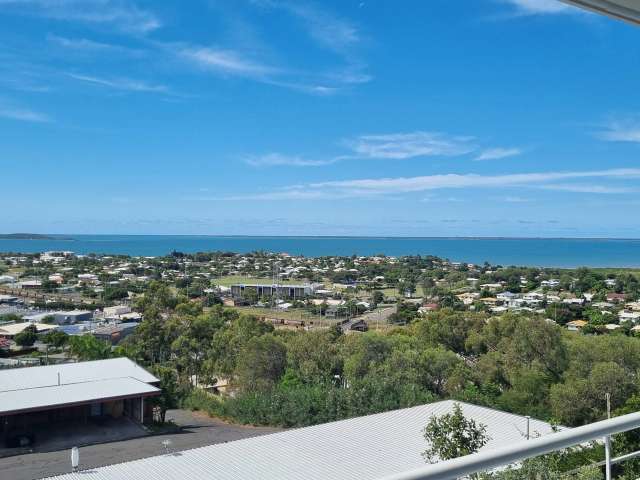 ONE OF THE HIGHEST POINTS OF GLADSTONE - PANORAMIC VIEWS