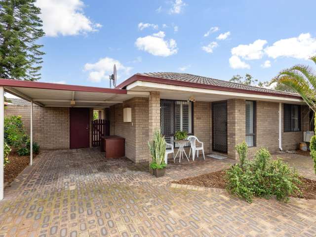 A Cozy and Convenient Villa in Cannington!