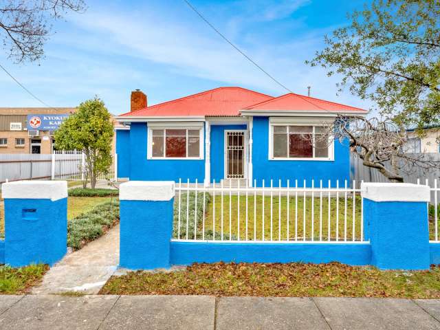 FAMILY HOME IN CENTRAL LAVINGTON LOCATION