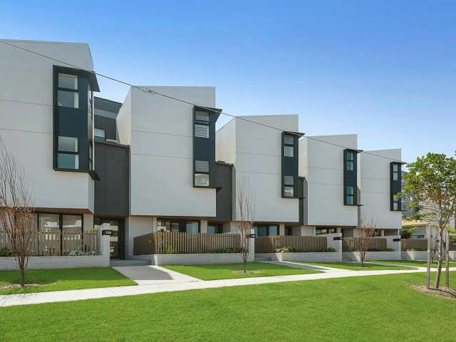 Boutique, three-storey townhouse at Town Beach