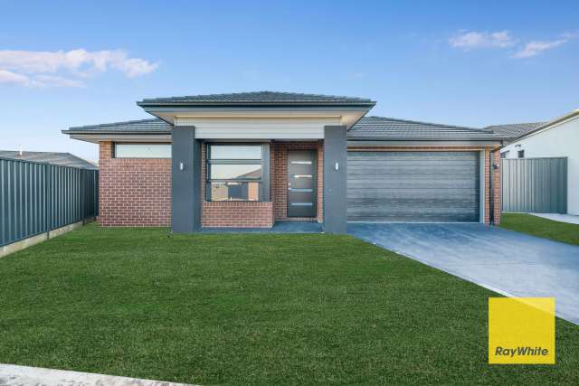 Brand New Home in the heart of Grand Central Estate, Tarneit