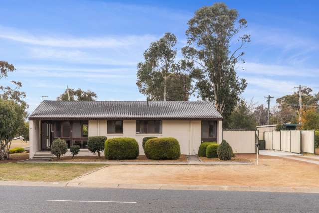 House For Sale in District of Weston Creek, Australian Capital Territory