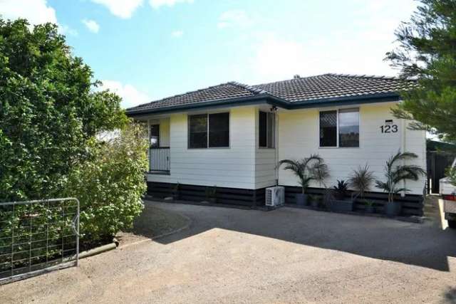 House For Sale in Lowood, Queensland