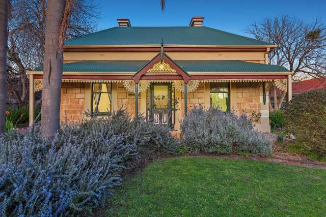 Charming 19th Century Sandstone Cottage