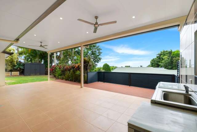 UNFURNISHED HOME WITH A EXPANSIVE OUTDOOR ENTERTAINING AREA!