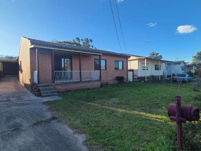 Spacious three bedroom House close to all Amenities