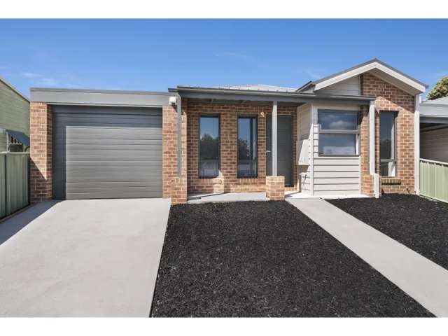 Townhouse Close To Bendigo Cbd!