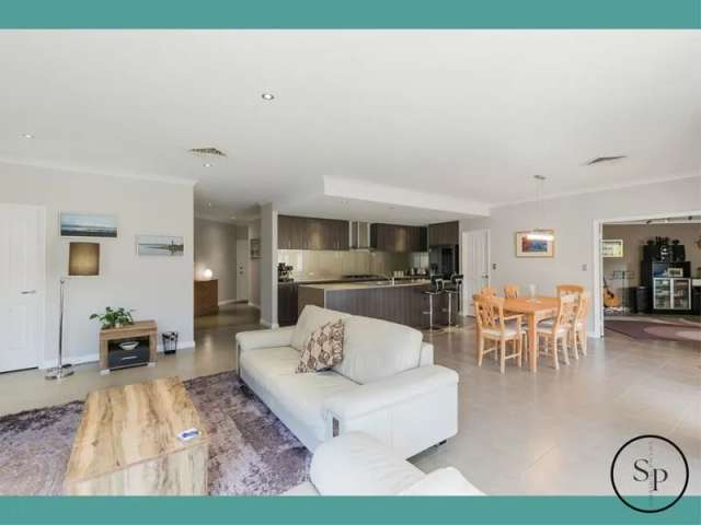 House For Sale in Mandurah, Western Australia