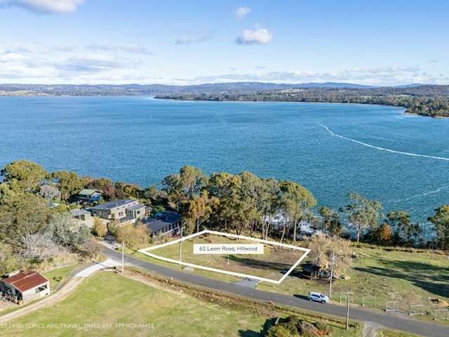 Waterfront block on 1603m2 with uninterrupted views of the Tamar River