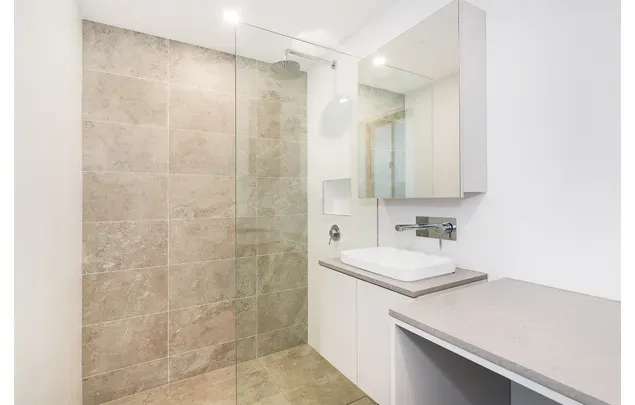 Rent 2 bedroom apartment in Bondi Beach