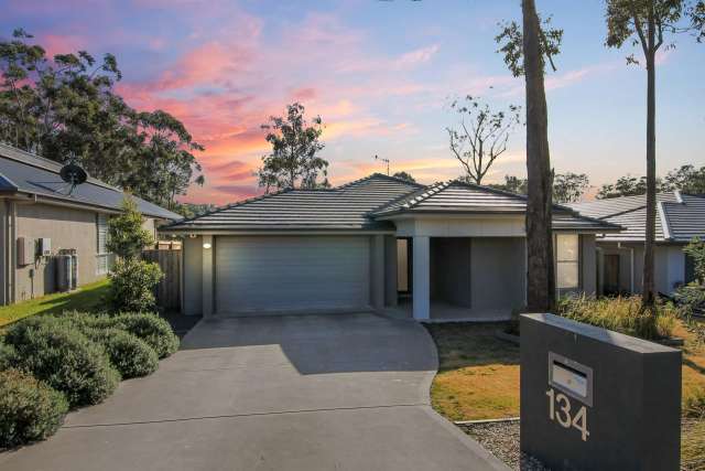 134 Sunningdale Circuit, Medowie NSW 2318 - House For Lease