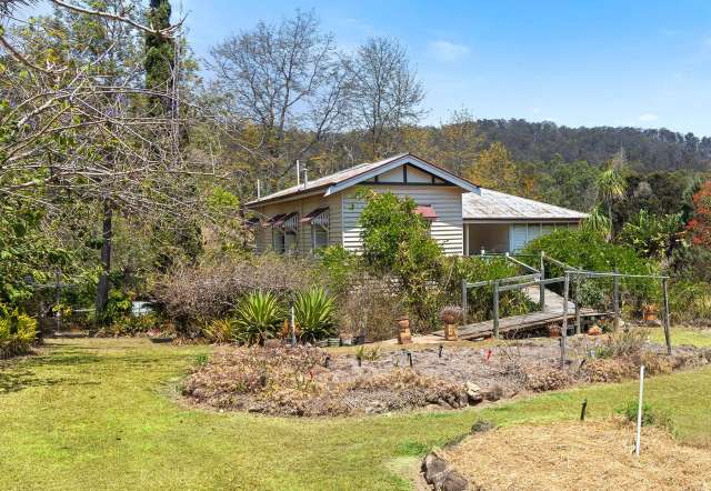 Discover A Rural Paradise - Timeless Queenslander on 85 Acres