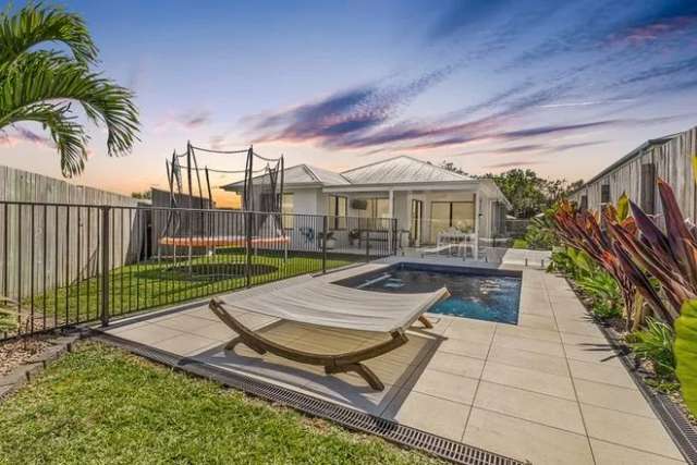 House For Sale in Cannonvale, Queensland