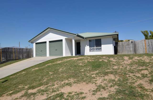 :: STUNNING MOVE-IN READY HOME IN NEW AUCKLAND