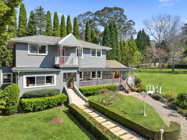 Stunning 4-Bedroom Residence on Expansive Grounds in Bowral