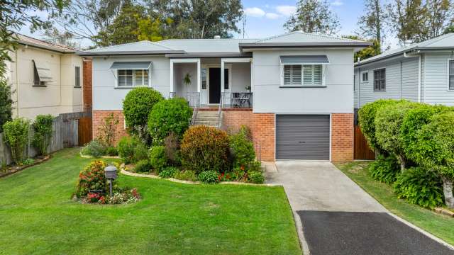 IMMACULATE FAMILY HOME WITH A POOL