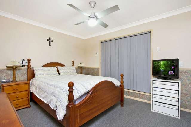 Real Estate For Lease - 17 Geaney Boulevard - Crestmead , QLD