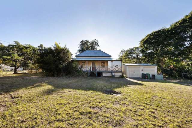 6,304m2, large family homestead