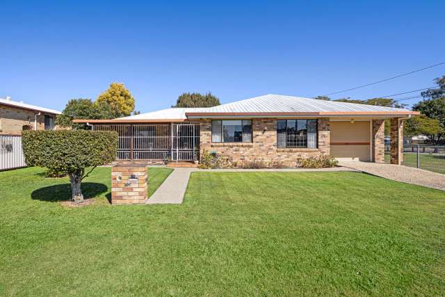 North Facing Family Home - Only 3 Minutes to Suttons Beach on 607m2 Block