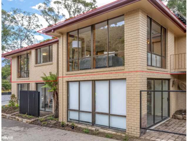 Spacious Home In South Hobart - Rent Includes Internet And Power