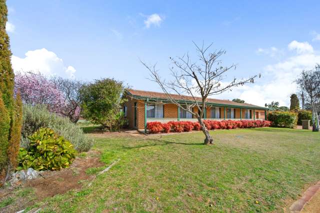 House For Sale in District of Tuggeranong, Australian Capital Territory