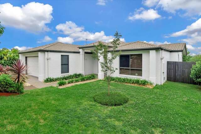 Large family home positioned close to schools, parklands and shopping facilities