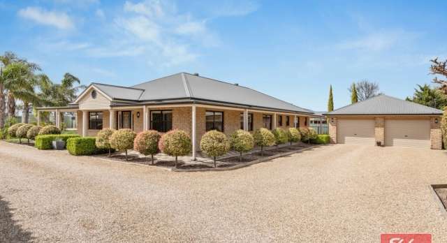 House For Sale in Light Regional Council, South Australia