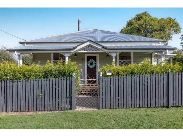 Gorgeous Character Home Close To Cbd