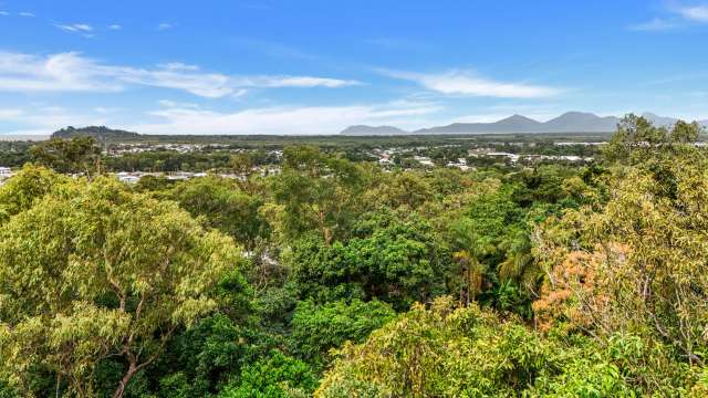 Over a Hectare in Trinity Beach!